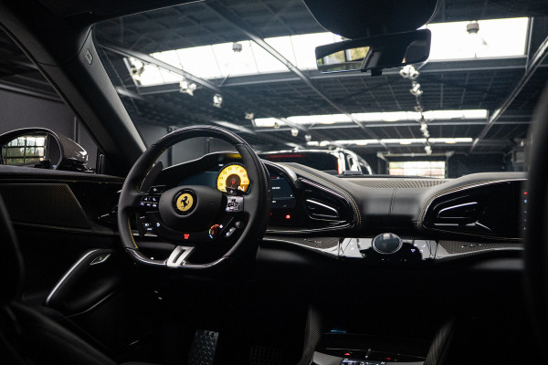 Ferrari Purosangue 6.5 V12 Full options! Nieuw! Alcantara Carbon exterieur & interieur Panoramadak Memory seats met massage functie Rondomzicht camera