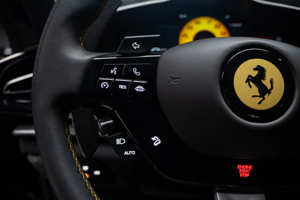Ferrari Purosangue 6.5 V12 Full options! Nieuw! Alcantara Carbon exterieur & interieur Panoramadak Memory seats met massage functie Rondomzicht camera