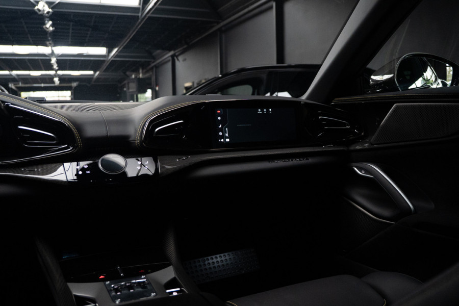 Ferrari Purosangue 6.5 V12 Full options! Nieuw! Alcantara Carbon exterieur & interieur Panoramadak Memory seats met massage functie Rondomzicht camera