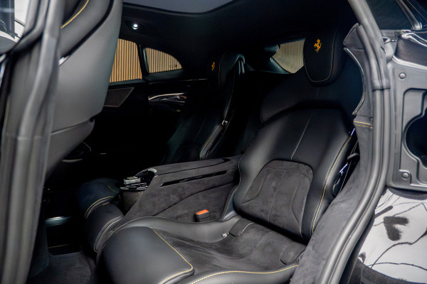 Ferrari Purosangue 6.5 V12 Full options! Nieuw! Alcantara Carbon exterieur & interieur Panoramadak Memory seats met massage functie Rondomzicht camera