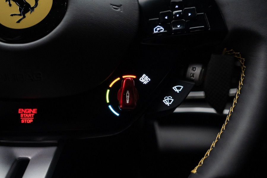 Ferrari Purosangue 6.5 V12 Full options! Nieuw! Alcantara Carbon exterieur & interieur Panoramadak Memory seats met massage functie Rondomzicht camera