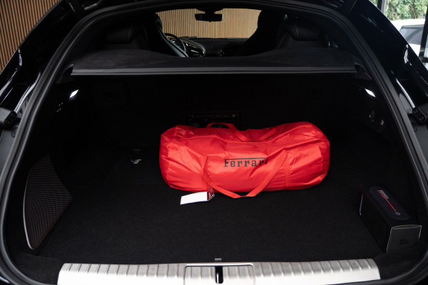 Ferrari Purosangue 6.5 V12 Full options! Nieuw! Alcantara Carbon exterieur & interieur Panoramadak Memory seats met massage functie Rondomzicht camera