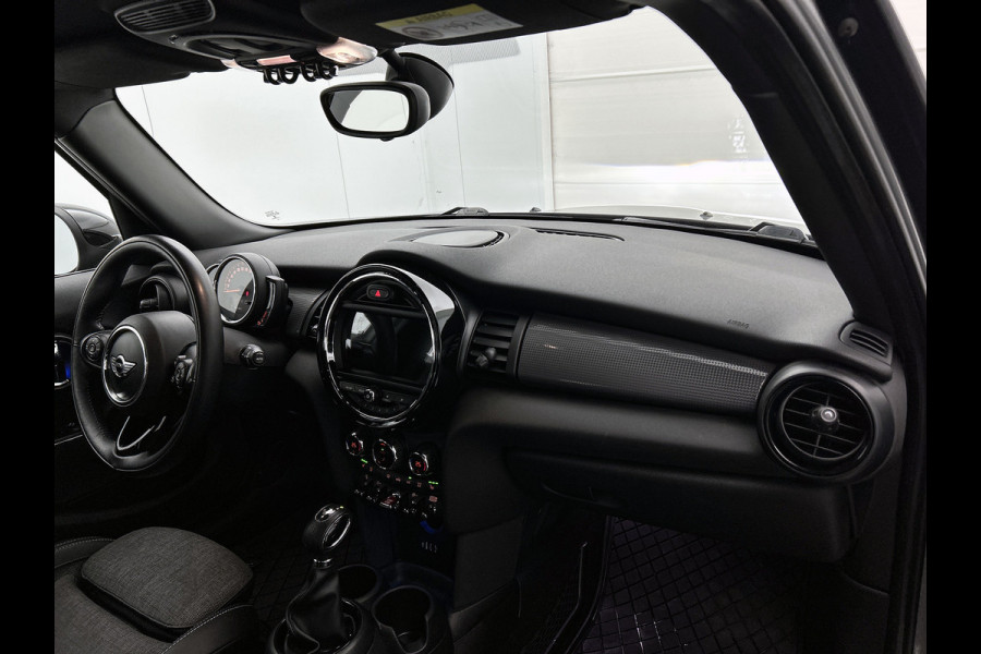 MINI Mini 1.5 Cooper Chili Serious Business(Goed OnderH, Carplay, StoelV, Parkeersensoren, Leer, Led, Climate Con, Etc)