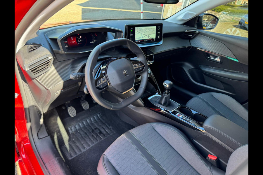 Peugeot 208 1.2 PureTech 100 Allure Navi / P-sensoren & camera / Clima / LM velgen