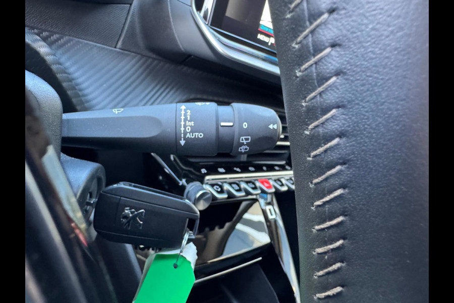 Peugeot 208 1.2 PureTech 100 Allure Navi / P-sensoren & camera / Clima / LM velgen