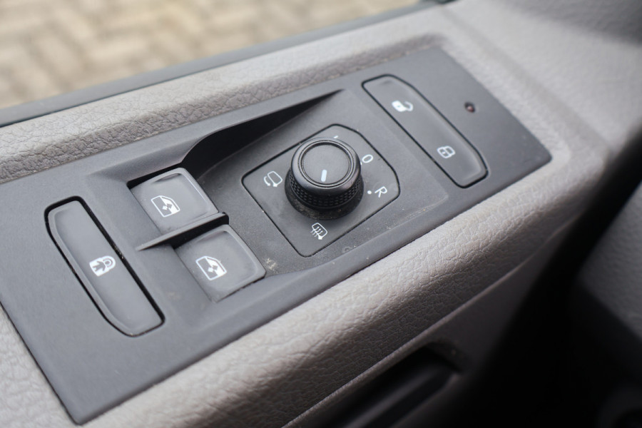 Volkswagen Transporter 2.0 TDI L2 H1 150pk Airco Navigatie Camera