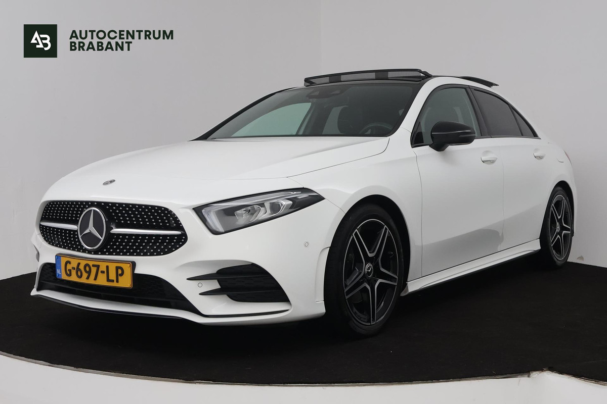 Mercedes-Benz A-Klasse 180 Business Solution AMG (PANORAMADAK, STOELVERWARMING, ACHTERUITRIJCAMERA, PARKEERSENSOREN)