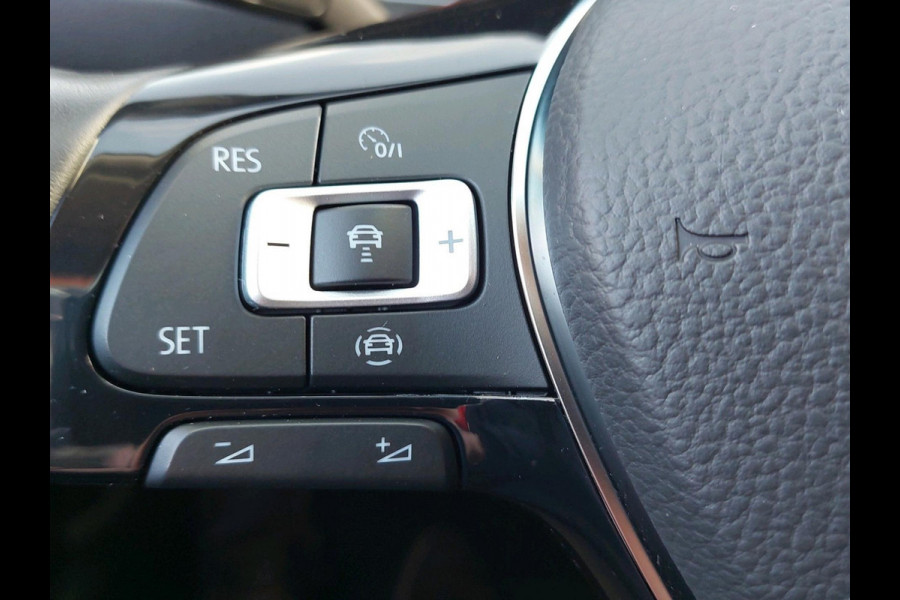 Volkswagen T-Roc 1.5 TSI Style Business | Afneembare Trekhaak | Camera | Winter Pakket