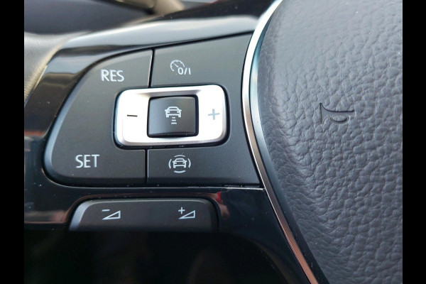 Volkswagen T-Roc 1.5 TSI Style Business | Afneembare Trekhaak | Camera | Winter Pakket