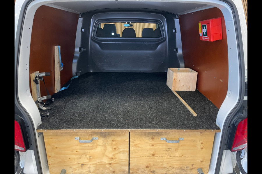 Volkswagen Transporter 2.0 TDI L2H1 30 DC Bulli|AUTOMAAT|ACC|TREKHAAK|DIGITAL|CARPLAY|CAMERA|DUBBELE SCHUIFDEUR|TWEE ACHTERDEUREN|
