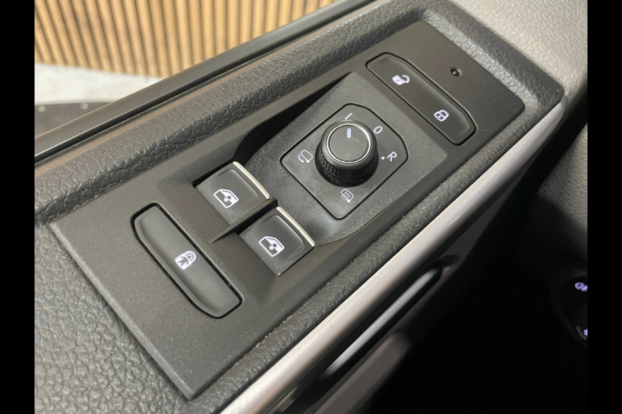 Volkswagen Transporter 2.0 TDI L2H1 30 DC Bulli|AUTOMAAT|ACC|TREKHAAK|DIGITAL|CARPLAY|CAMERA|DUBBELE SCHUIFDEUR|TWEE ACHTERDEUREN|