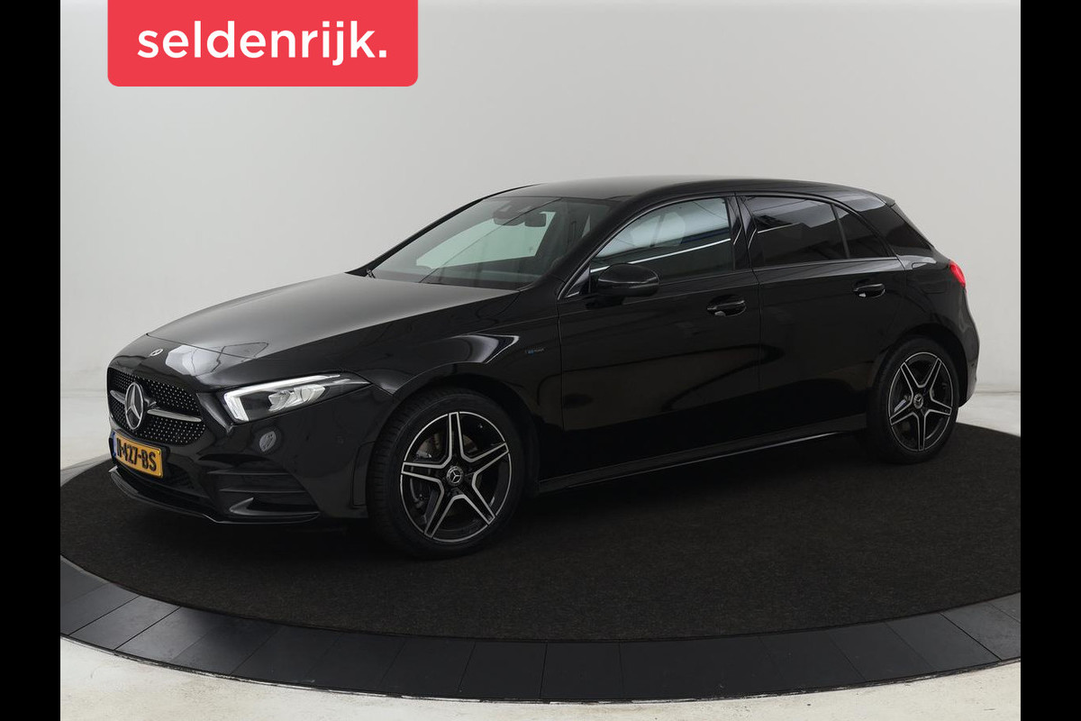Mercedes-Benz A-Klasse 250e AMG Limited | SOH 96,1% | Carplay | Stoelverwarming | Camera | Leder/Alcantara | Sfeerverlichting | Navigatie | Park Assist | Full LED | DAB | Widescreen | Climate control | PHEV | Plug In