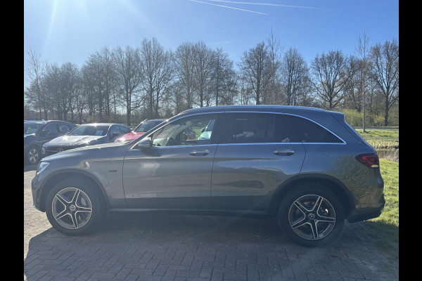 Mercedes-Benz GLC 300e 4MATIC AMG Line | 320pk PHEV | Panormadak | Afneembare Trekhaak | Burmester Audio | Stoelverwarming |  Achteruitrijcamera