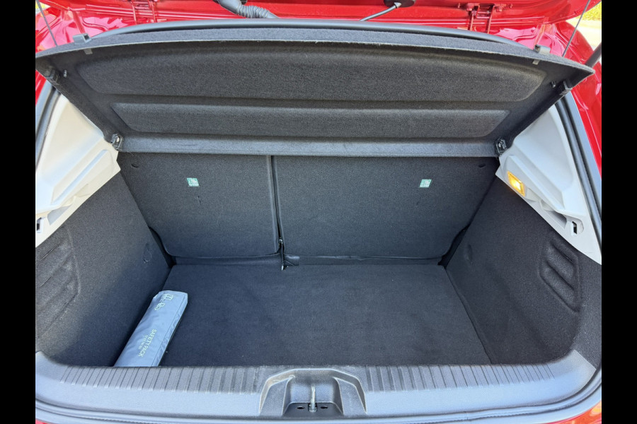 Renault Clio 1.0 TCe / Navigatie by Apple CarPlay - Android / 1e Eigenaar / ALL-Season banden / Cruise Control / PDC met optische