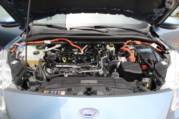 Ford Kuga 2.5-225 pk PHEV ST-Line X. Hybride rijden voor een reëel bedrag ! Slechts 31.500km ! Stoel-, stuur-, achterbank en voorraamverw., B&O soundsyst., Adaptieve Cruise Control, Climate Control dual, Camera v+a, Navigatie, Telefoonvoorb., Side- en lane assist etc.