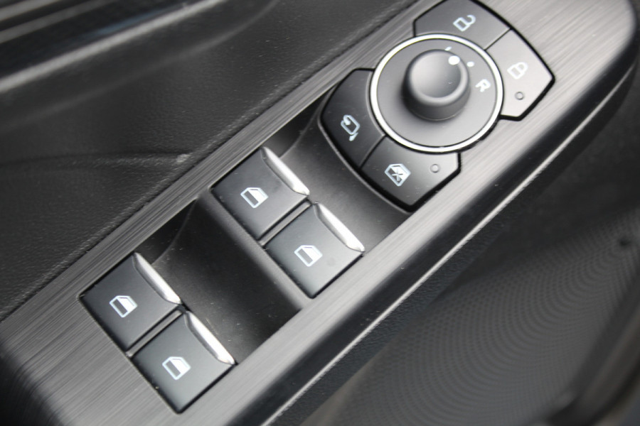 Ford Kuga 2.5-225 pk PHEV ST-Line X. Hybride rijden voor een reëel bedrag ! Slechts 31.500km ! Stoel-, stuur-, achterbank en voorraamverw., B&O soundsyst., Adaptieve Cruise Control, Climate Control dual, Camera v+a, Navigatie, Telefoonvoorb., Side- en lane assist etc.