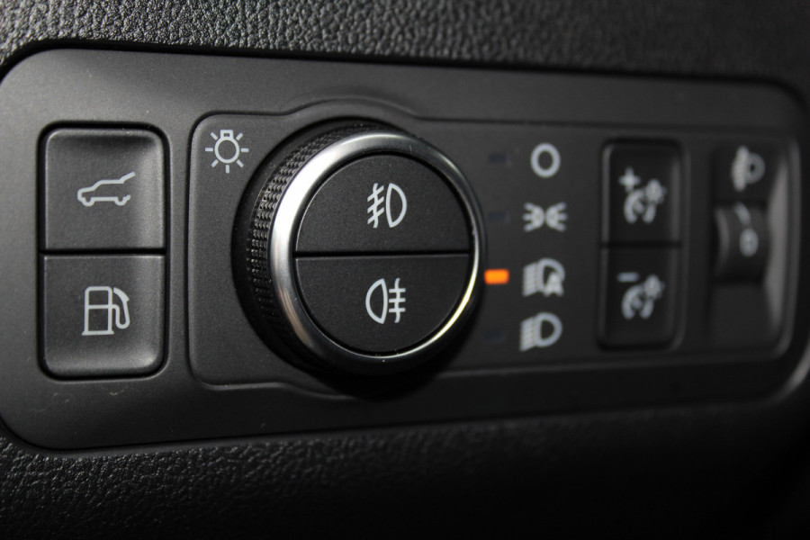 Ford Kuga 2.5-225 pk PHEV ST-Line X. Hybride rijden voor een reëel bedrag ! Slechts 31.500km ! Stoel-, stuur-, achterbank en voorraamverw., B&O soundsyst., Adaptieve Cruise Control, Climate Control dual, Camera v+a, Navigatie, Telefoonvoorb., Side- en lane assist etc.