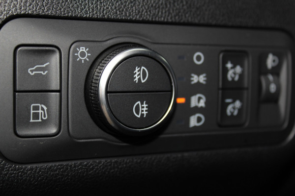 Ford Kuga 2.5-225 pk PHEV ST-Line X. Hybride rijden voor een reëel bedrag ! Slechts 31.500km ! Stoel-, stuur-, achterbank en voorraamverw., B&O soundsyst., Adaptieve Cruise Control, Climate Control dual, Camera v+a, Navigatie, Telefoonvoorb., Side- en lane assist etc.