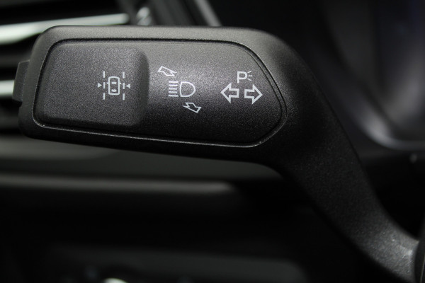 Ford Kuga 2.5-225 pk PHEV ST-Line X. Hybride rijden voor een reëel bedrag ! Slechts 31.500km ! Stoel-, stuur-, achterbank en voorraamverw., B&O soundsyst., Adaptieve Cruise Control, Climate Control dual, Camera v+a, Navigatie, Telefoonvoorb., Side- en lane assist etc.