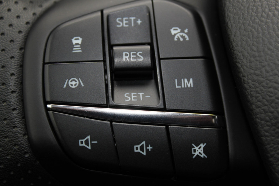 Ford Kuga 2.5-225 pk PHEV ST-Line X. Hybride rijden voor een reëel bedrag ! Slechts 31.500km ! Stoel-, stuur-, achterbank en voorraamverw., B&O soundsyst., Adaptieve Cruise Control, Climate Control dual, Camera v+a, Navigatie, Telefoonvoorb., Side- en lane assist etc.