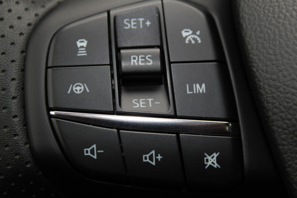 Ford Kuga 2.5-225 pk PHEV ST-Line X. Hybride rijden voor een reëel bedrag ! Slechts 31.500km ! Stoel-, stuur-, achterbank en voorraamverw., B&O soundsyst., Adaptieve Cruise Control, Climate Control dual, Camera v+a, Navigatie, Telefoonvoorb., Side- en lane assist etc.