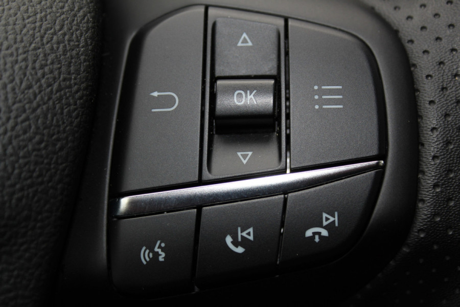 Ford Kuga 2.5-225 pk PHEV ST-Line X. Hybride rijden voor een reëel bedrag ! Slechts 31.500km ! Stoel-, stuur-, achterbank en voorraamverw., B&O soundsyst., Adaptieve Cruise Control, Climate Control dual, Camera v+a, Navigatie, Telefoonvoorb., Side- en lane assist etc.