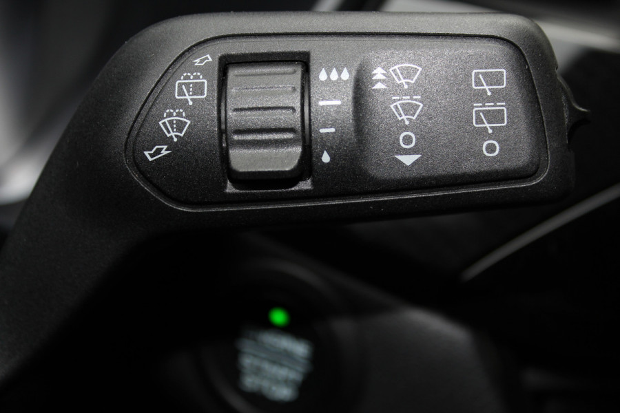 Ford Kuga 2.5-225 pk PHEV ST-Line X. Hybride rijden voor een reëel bedrag ! Slechts 31.500km ! Stoel-, stuur-, achterbank en voorraamverw., B&O soundsyst., Adaptieve Cruise Control, Climate Control dual, Camera v+a, Navigatie, Telefoonvoorb., Side- en lane assist etc.