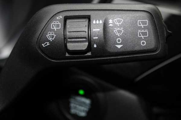 Ford Kuga 2.5-225 pk PHEV ST-Line X. Hybride rijden voor een reëel bedrag ! Slechts 31.500km ! Stoel-, stuur-, achterbank en voorraamverw., B&O soundsyst., Adaptieve Cruise Control, Climate Control dual, Camera v+a, Navigatie, Telefoonvoorb., Side- en lane assist etc.