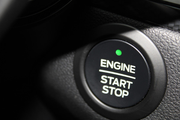 Ford Kuga 2.5-225 pk PHEV ST-Line X. Hybride rijden voor een reëel bedrag ! Slechts 31.500km ! Stoel-, stuur-, achterbank en voorraamverw., B&O soundsyst., Adaptieve Cruise Control, Climate Control dual, Camera v+a, Navigatie, Telefoonvoorb., Side- en lane assist etc.