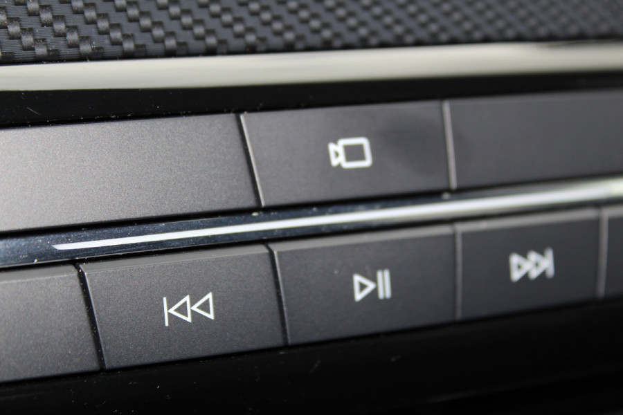 Ford Kuga 2.5-225 pk PHEV ST-Line X. Hybride rijden voor een reëel bedrag ! Slechts 31.500km ! Stoel-, stuur-, achterbank en voorraamverw., B&O soundsyst., Adaptieve Cruise Control, Climate Control dual, Camera v+a, Navigatie, Telefoonvoorb., Side- en lane assist etc.