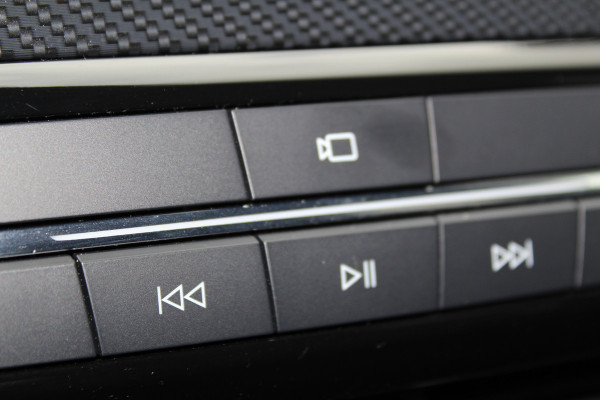 Ford Kuga 2.5-225 pk PHEV ST-Line X. Hybride rijden voor een reëel bedrag ! Slechts 31.500km ! Stoel-, stuur-, achterbank en voorraamverw., B&O soundsyst., Adaptieve Cruise Control, Climate Control dual, Camera v+a, Navigatie, Telefoonvoorb., Side- en lane assist etc.