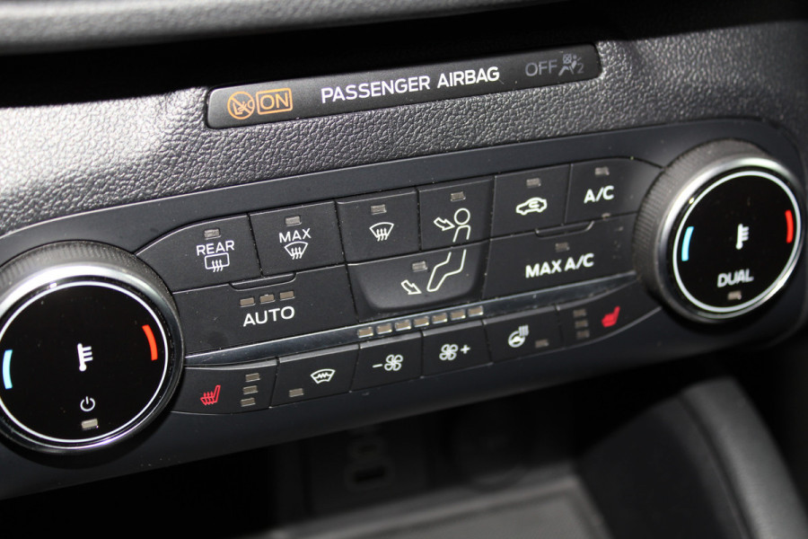 Ford Kuga 2.5-225 pk PHEV ST-Line X. Hybride rijden voor een reëel bedrag ! Slechts 31.500km ! Stoel-, stuur-, achterbank en voorraamverw., B&O soundsyst., Adaptieve Cruise Control, Climate Control dual, Camera v+a, Navigatie, Telefoonvoorb., Side- en lane assist etc.