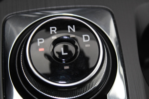 Ford Kuga 2.5-225 pk PHEV ST-Line X. Hybride rijden voor een reëel bedrag ! Slechts 31.500km ! Stoel-, stuur-, achterbank en voorraamverw., B&O soundsyst., Adaptieve Cruise Control, Climate Control dual, Camera v+a, Navigatie, Telefoonvoorb., Side- en lane assist etc.