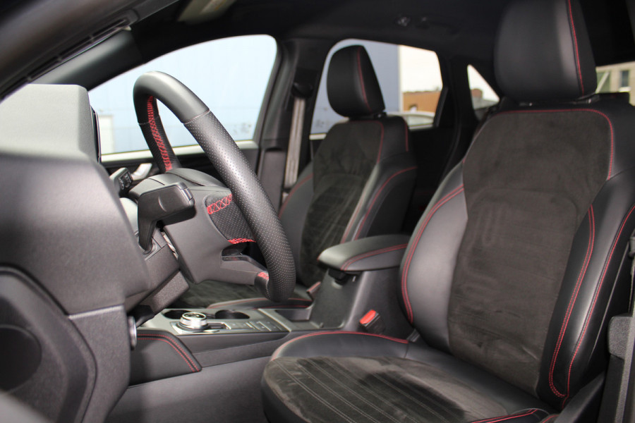 Ford Kuga 2.5-225 pk PHEV ST-Line X. Hybride rijden voor een reëel bedrag ! Slechts 31.500km ! Stoel-, stuur-, achterbank en voorraamverw., B&O soundsyst., Adaptieve Cruise Control, Climate Control dual, Camera v+a, Navigatie, Telefoonvoorb., Side- en lane assist etc.