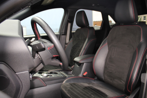 Ford Kuga 2.5-225 pk PHEV ST-Line X. Hybride rijden voor een reëel bedrag ! Slechts 31.500km ! Stoel-, stuur-, achterbank en voorraamverw., B&O soundsyst., Adaptieve Cruise Control, Climate Control dual, Camera v+a, Navigatie, Telefoonvoorb., Side- en lane assist etc.