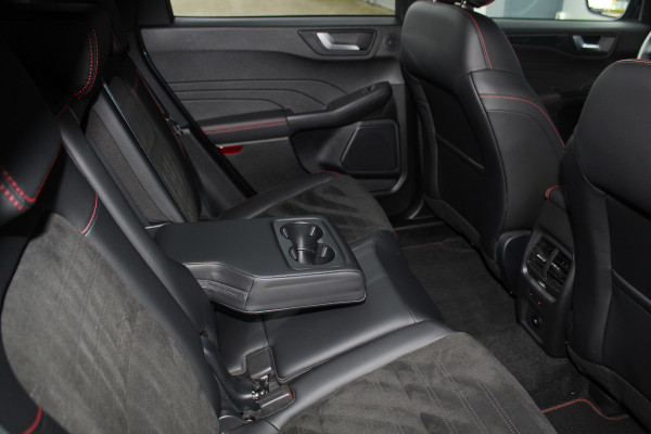 Ford Kuga 2.5-225 pk PHEV ST-Line X. Hybride rijden voor een reëel bedrag ! Slechts 31.500km ! Stoel-, stuur-, achterbank en voorraamverw., B&O soundsyst., Adaptieve Cruise Control, Climate Control dual, Camera v+a, Navigatie, Telefoonvoorb., Side- en lane assist etc.