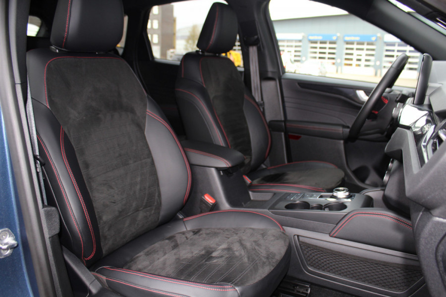 Ford Kuga 2.5-225 pk PHEV ST-Line X. Hybride rijden voor een reëel bedrag ! Slechts 31.500km ! Stoel-, stuur-, achterbank en voorraamverw., B&O soundsyst., Adaptieve Cruise Control, Climate Control dual, Camera v+a, Navigatie, Telefoonvoorb., Side- en lane assist etc.