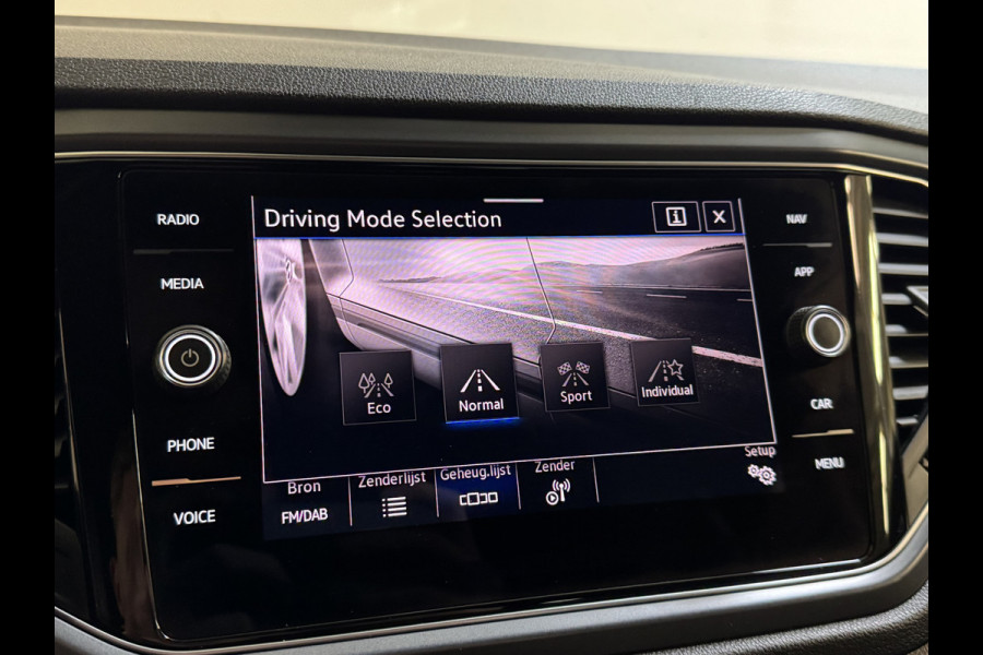 Volkswagen T-Roc Cabrio 1.5 TSI 150PK DSG R-LINE SPORT TREKHAAK/CAMERA/VIRTUAL