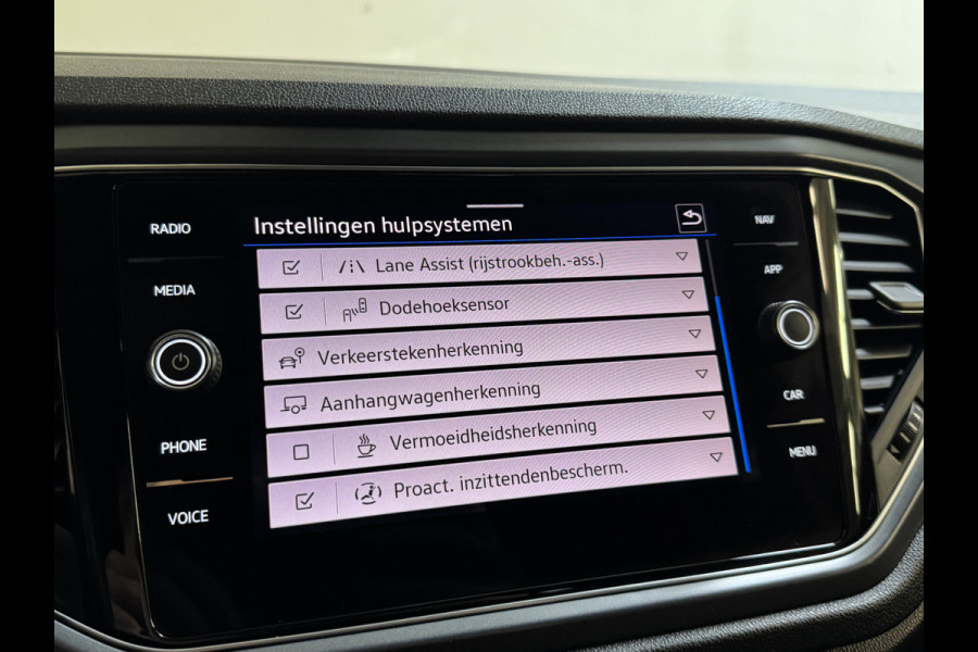 Volkswagen T-Roc Cabrio 1.5 TSI 150PK DSG R-LINE SPORT TREKHAAK/CAMERA/VIRTUAL