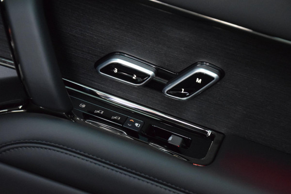 Land Rover Range Rover P550e SV | Two-Tone interieur | Obsidian Black