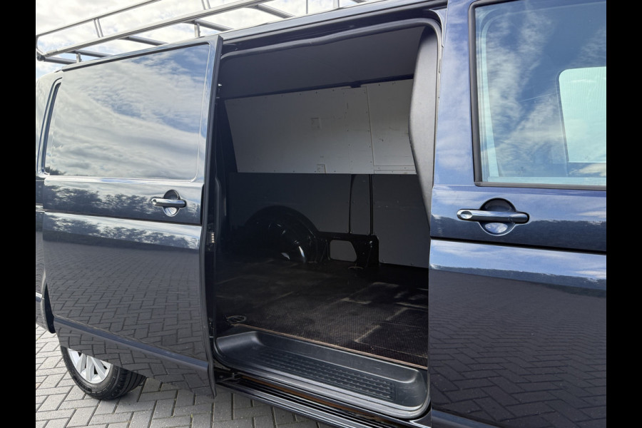 Volkswagen Transporter 2.0 TDI 111 PK HIGHLINE / STARLIGHT BLUE METALLIC / L2H1 / TREKHAAK / IMPERIAAL / CAMERA / CRUISE / AIRCO