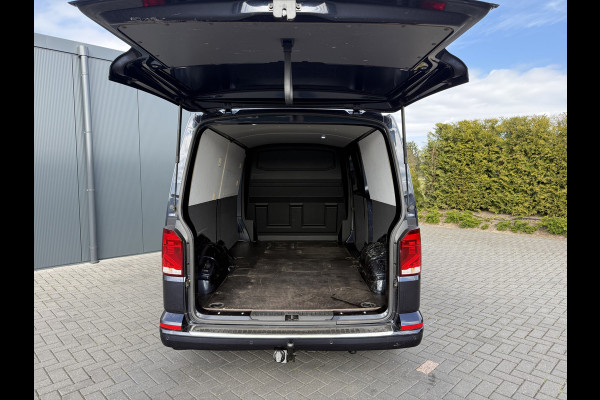 Volkswagen Transporter 2.0 TDI 111 PK HIGHLINE / STARLIGHT BLUE METALLIC / L2H1 / TREKHAAK / IMPERIAAL / CAMERA / CRUISE / AIRCO