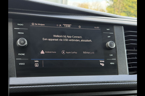 Volkswagen Transporter 2.0 TDI 111 PK HIGHLINE / STARLIGHT BLUE METALLIC / L2H1 / TREKHAAK / IMPERIAAL / CAMERA / CRUISE / AIRCO