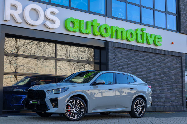 BMW X2 sDrive20i M-Sport | NIEUWSTAAT! | BTW | PANO | HUD | ELEK TREKHAAK | CAMERA ACHTER | SHADOW LINE |