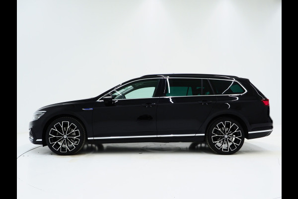 Volkswagen Passat Variant 1.4 TSI PHEV GTE | Panoramadak | Massage | Camera | Virtual | Keyless | Adaptive Cruise | Carplay