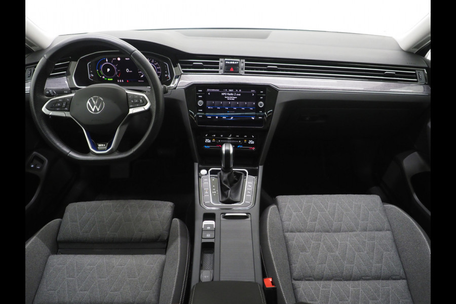 Volkswagen Passat Variant 1.4 TSI PHEV GTE | Panoramadak | Massage | Camera | Virtual | Keyless | Adaptive Cruise | Carplay