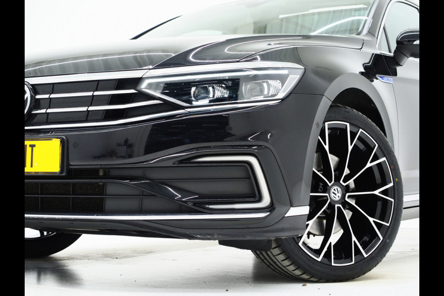 Volkswagen Passat Variant 1.4 TSI PHEV GTE | Panoramadak | Massage | Camera | Virtual | Keyless | Adaptive Cruise | Carplay