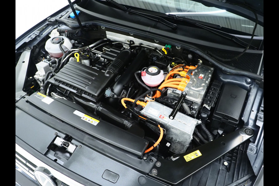 Volkswagen Passat Variant 1.4 TSI PHEV GTE | Panoramadak | Massage | Camera | Virtual | Keyless | Adaptive Cruise | Carplay