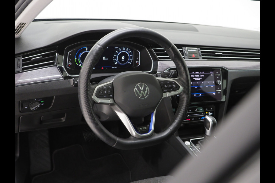 Volkswagen Passat Variant 1.4 TSI PHEV GTE | Panoramadak | Massage | Camera | Virtual | Keyless | Adaptive Cruise | Carplay
