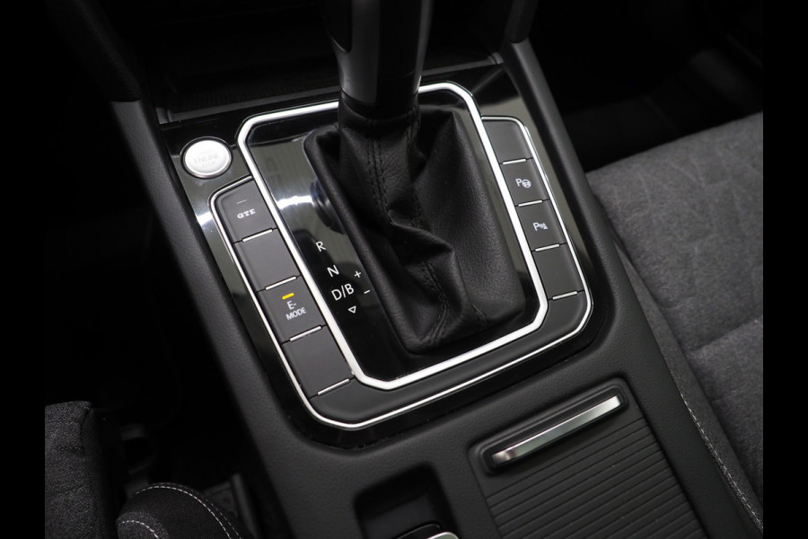 Volkswagen Passat Variant 1.4 TSI PHEV GTE | Panoramadak | Massage | Camera | Virtual | Keyless | Adaptive Cruise | Carplay